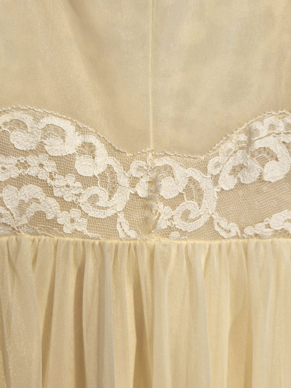 Vintage Shadowline Yellow Lace Peignoir Robe And Negligee Set - Small - Picture 9 of 10